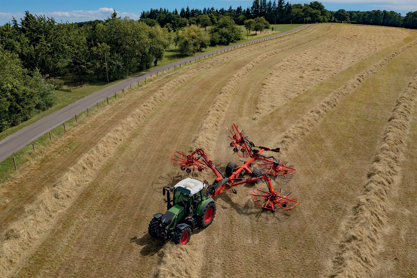 KUHN updates high-output four-rotor rakes | KUHN