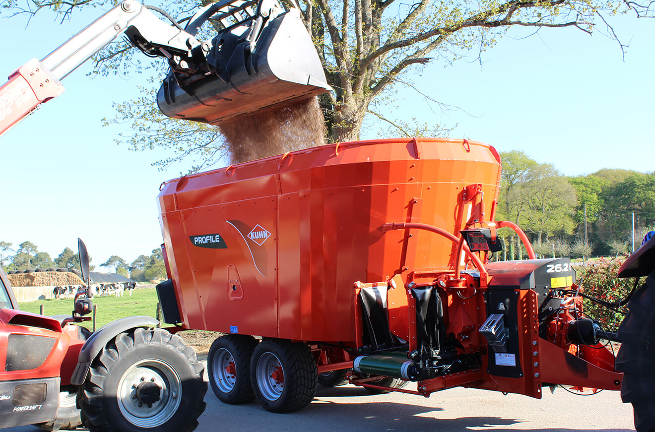 Trailed TMR Mixers | KUHN