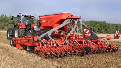 tillage-live-2021-espro-working-shot-kuhn-drilling-min-till