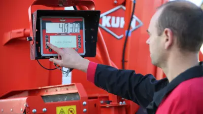 dg600-ration-management-feeder-wagon-tmr-mixer-kuhn