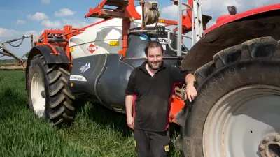 rob-holmes-metris-trailed-sprayer-precision-spraying-kuhn-agriculture