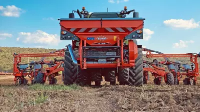 Air Precision Seed Drill MAXIMA 3 at work with a front hopper
