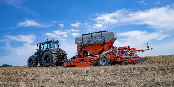 Semoir traîné, au travail, pour semis simplifié ESPRO 1002 R/RC