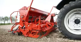 CD 300 and INTEGRA seed drill at work