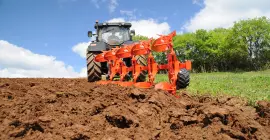 MASTER 123 ploughs are ideal for tractors from 65 to 210 hp.