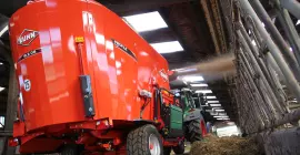 PROFILE PLUS 2 DS vertical twin auger mixer at work