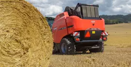 Fast opening of the tailgate releasing a nice round bale out of the bale chamber of a VB 7190