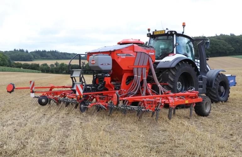 He settled on a Kuhn Megant 602 R and there’s no doubt the purchase wasn’t replacing his favoured trailed 6m drill. In a strange way, he’d be rather pleased if his new toy was barely used, but Tom knew, as the drilling season wears on, having options in the shed to get crops established was more important than being wedded to a certain machine, as he explains. “In a good weather year, the Megant won’t drill any cereals, but the reality is, we don’t get these years very often. I needed an all-weather drill