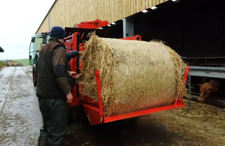 round-baler-primor-in-use