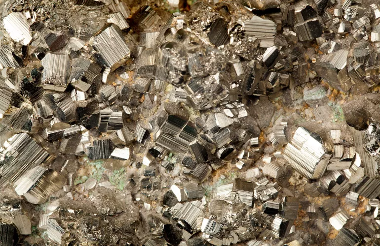 Fragment carbure pour pièces d'usure agricole.