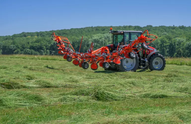 GF10803 Tedder Working - Ground Photo