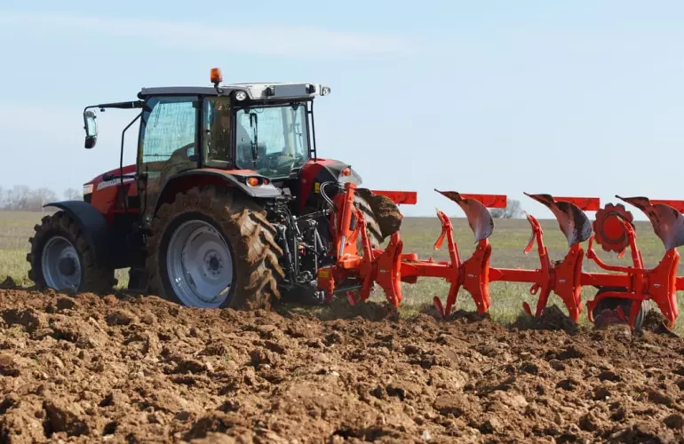 Mounted Plough VARI MASTER 113 working in a field