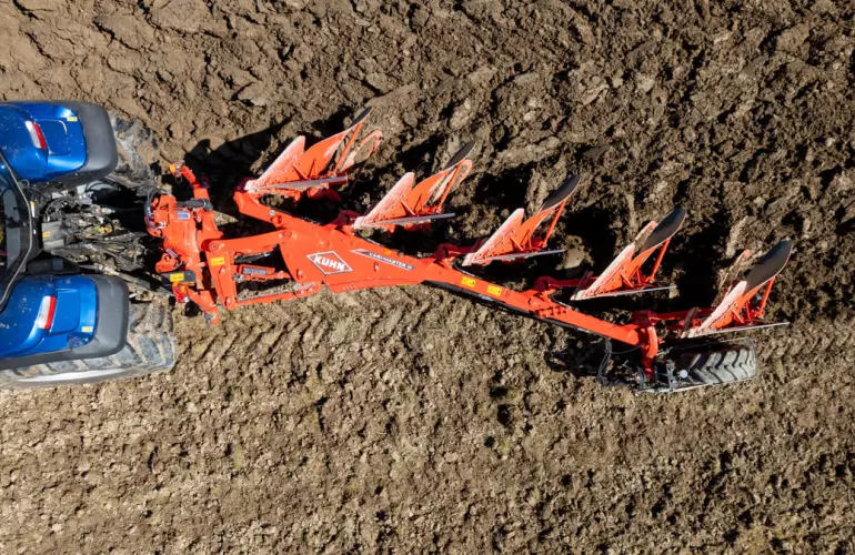 Mounted Plough VARI MASTER M working in a field