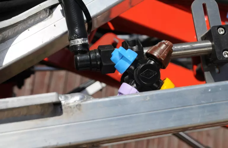 Raccord d'alimentation pour pulvérisateur agricole KUHN