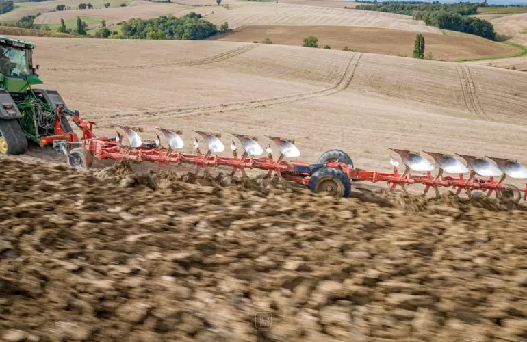 Semi Mounted Plough VARI CHALLENGER on land ploughing