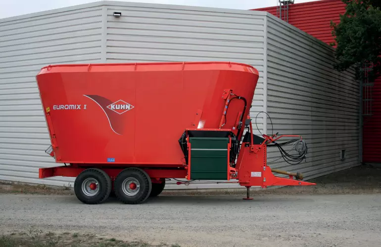 EUROMIX I - 2 auger at work