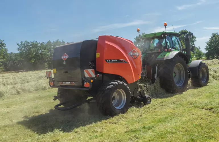 KUHN FB 3135 round baler making silage bales.