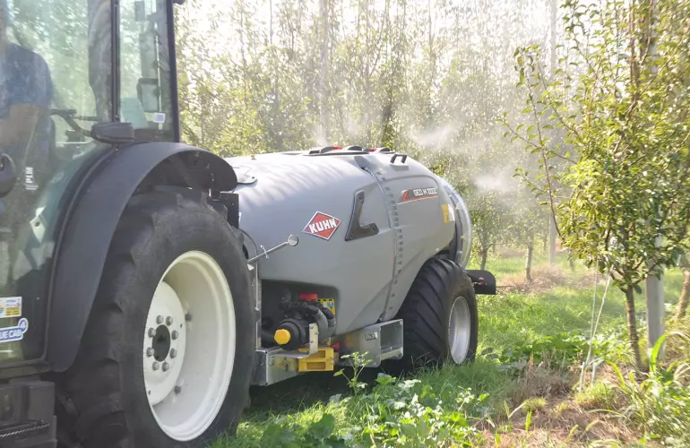 Photo du pulvérisateur GEO M 2 au travail