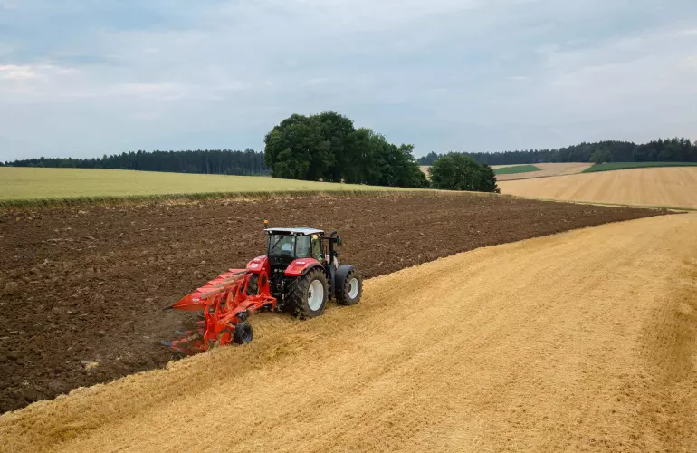 The large clearances of the MASTER 113 offer exceptional burial capacity.