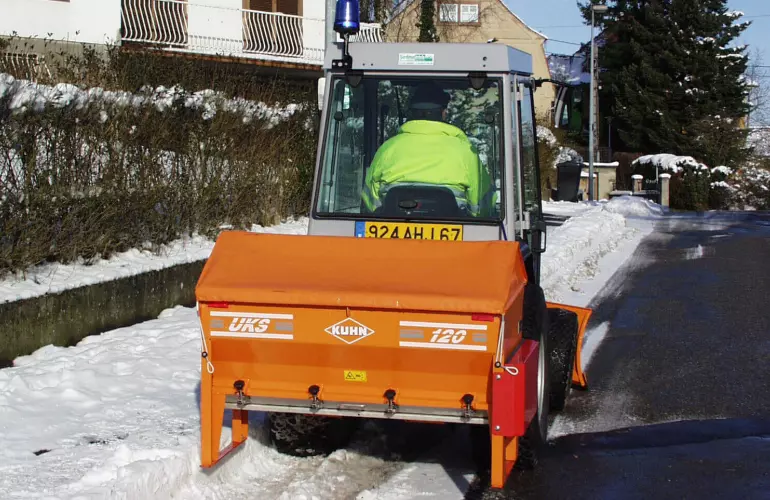 Versatile salt and sand spreader UKS 120 and road maintenance in winter