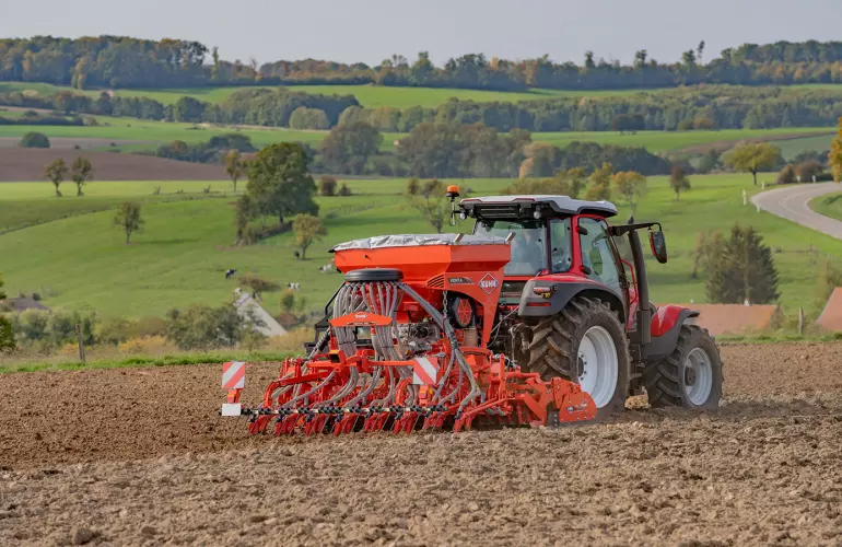 The VENTA 310 seeding combination at work