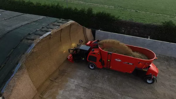 Self-propelled mixer with two vertical augers from 18 to 22 m3