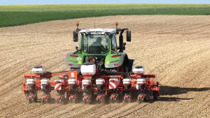 MAXIMA 3_Pneumatic-precision-seed-drills_working.jpg