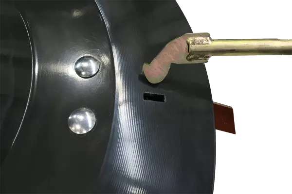 Using a hook shaped tool, you can simply and securely replace the knifes