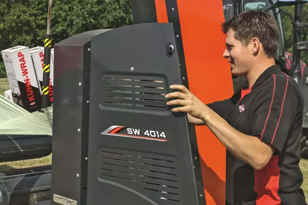 The large side doors of the SW 4014 provide excellent accessibility for maintenance.