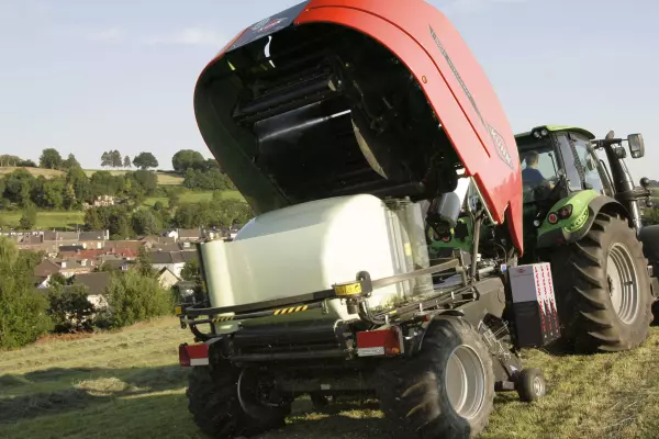 The wrapping ring with two integrated pre-stretchers.