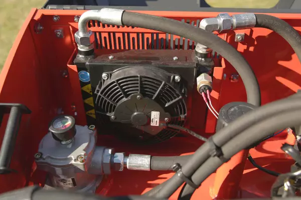 The AGRI-LONGER GII Mechanical Safety Hedge and Grass Cutters are equipped as standard with a 5 kW air-cooled radiator so the machine can operate all day long without component damage.