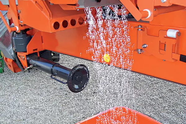 The AERO GT spreader, simple settings, high output and precision