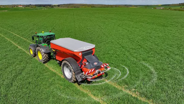 UNIVERSAL PowerPack: spreading soil conditioners