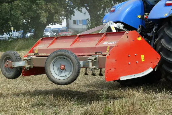Easy transport of the field shredder BK 320 on roads as well as paths