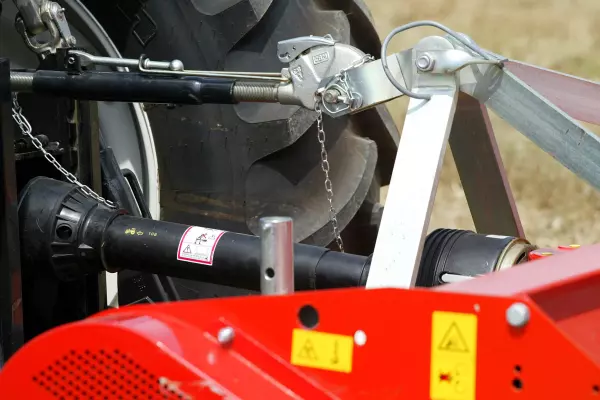 The linkage with yokes on the BK 320 shredder