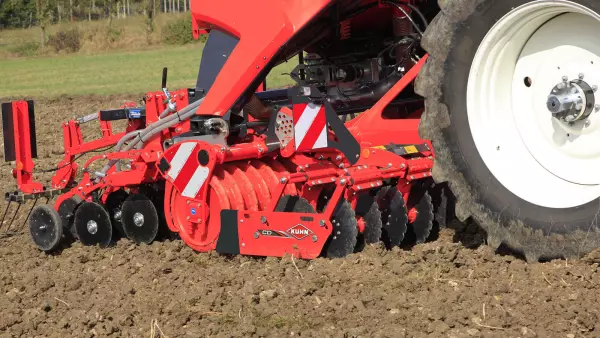 CD 1000 series disc cultivator with 400mm-diameter notched discs