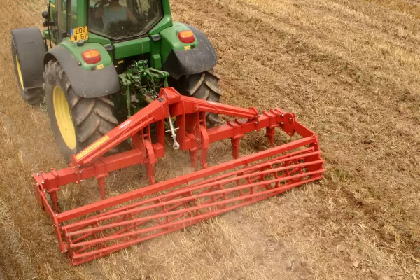 Rear view of the soil loosener coupled to a tractor
