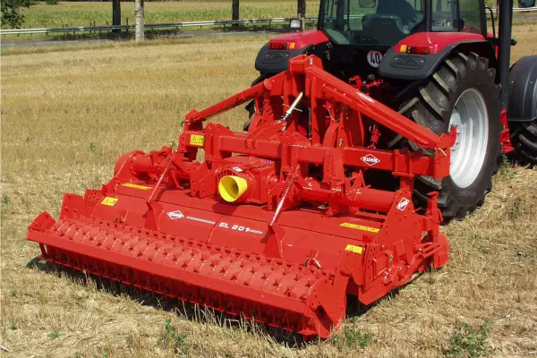 DC equipped with a KUHN rotary tiller