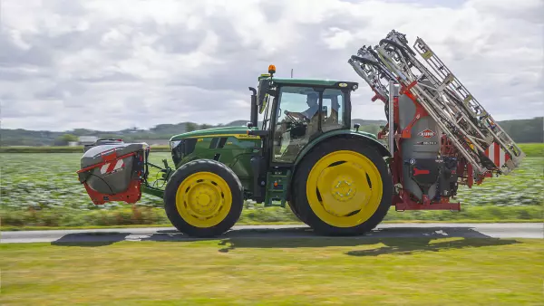 Photo of a DELTIS 2 and PF on the road