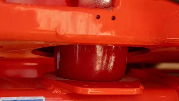 Strathane axle suspension on the METRIS 4 trailed sprayer