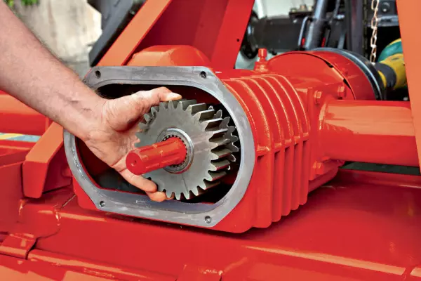 The simple heavy-duty design of the EL BIOMULCH power tiller is your guarantee of a long-lasting machine