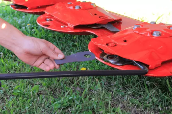 The FAST-FIT mounting system allows you to change knives quickly and safely.
