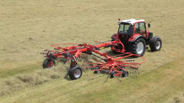 Mechanical or hydraulic swath width adjustment on GA 7501 +