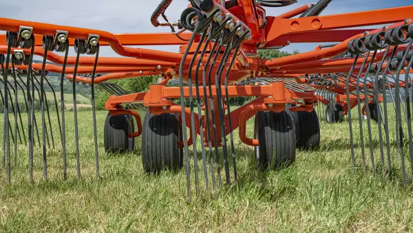 The rotors adapt perfectly to the variations in the terrain to protect the plant cover