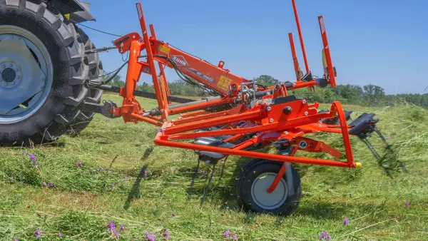 The rotor gearboxes on GF 10803 and GF 8703 tedders are made to last.