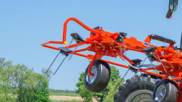 Asymmetrical tines on the GF 10803 tedder pick up all of the fodder