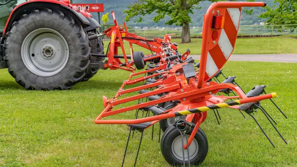 The GF 13003 picks up all of the forage thanks to its asymmetrical tines