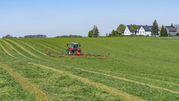 The GF 13003 tedder follows ground contours perfectly