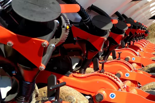 120 kg of ground pressure ensures that the KOSMA seeding unit remains at the right depth