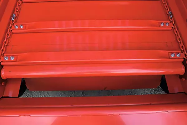 The KUHN PRIMOR 4260 M CUT CONTROL straw bedder and feeder: built to last!